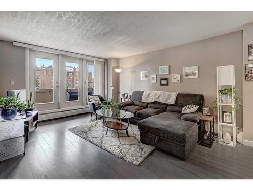 604-1309 14 Avenue Sw, Calgary, AB - Indoor Photo Showing Living Room