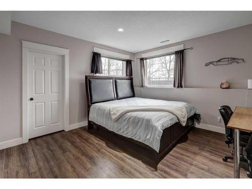 24 Royal Highland Court Nw, Calgary, AB - Indoor Photo Showing Bedroom
