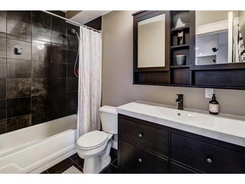 24 Royal Highland Court Nw, Calgary, AB - Indoor Photo Showing Bathroom