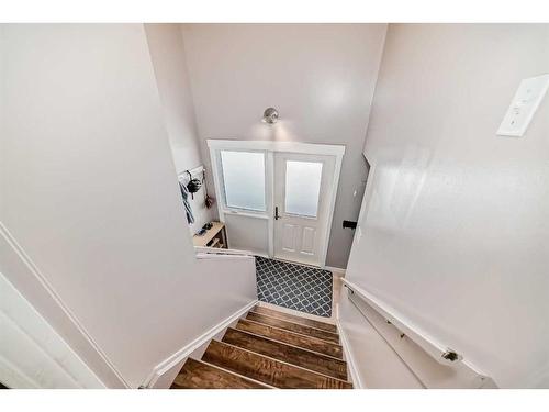 6408 34 Avenue Nw, Calgary, AB - Indoor Photo Showing Other Room