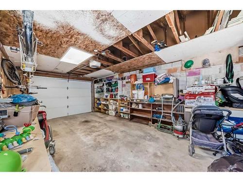 6408 34 Avenue Nw, Calgary, AB - Indoor Photo Showing Garage