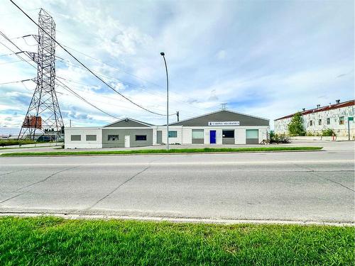 216 50 Avenue Se, Calgary, AB 