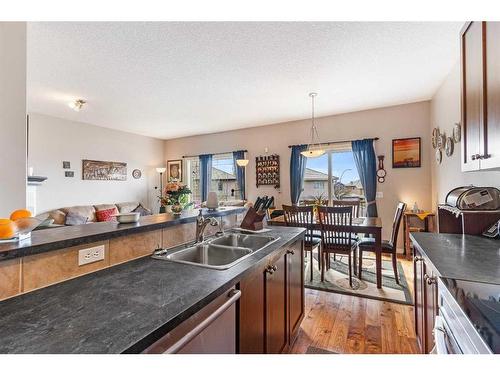 193 Royal Crest View Nw, Calgary, AB - Indoor Photo Showing Kitchen With Double Sink