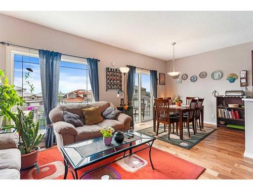 193 Royal Crest View Nw, Calgary, AB - Indoor Photo Showing Living Room