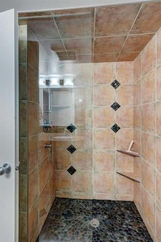11027 Valley Springs Road Nw, Calgary, AB - Indoor Photo Showing Bathroom