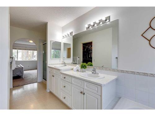25 Cranston Drive Se, Calgary, AB - Indoor Photo Showing Bathroom