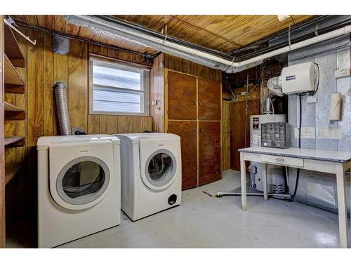 2447 29 Avenue Sw, Calgary, AB - Indoor Photo Showing Laundry Room
