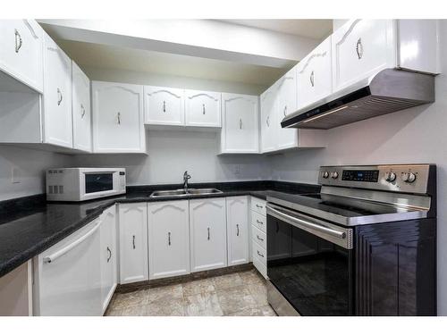 5427 1 Avenue Se, Calgary, AB - Indoor Photo Showing Kitchen With Double Sink