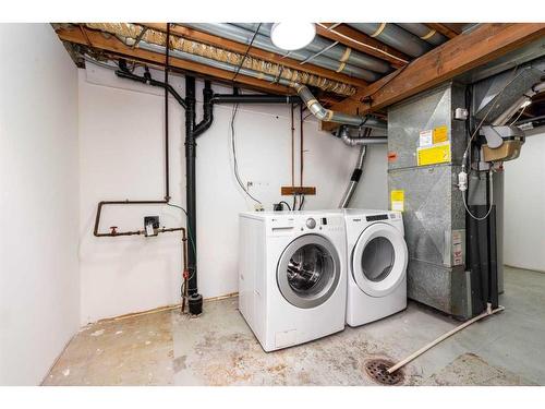 5427 1 Avenue Se, Calgary, AB - Indoor Photo Showing Laundry Room