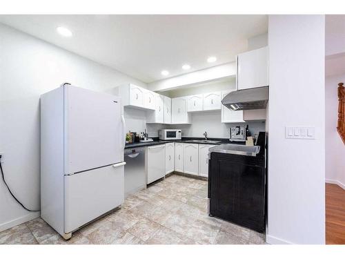 5427 1 Avenue Se, Calgary, AB - Indoor Photo Showing Kitchen With Double Sink