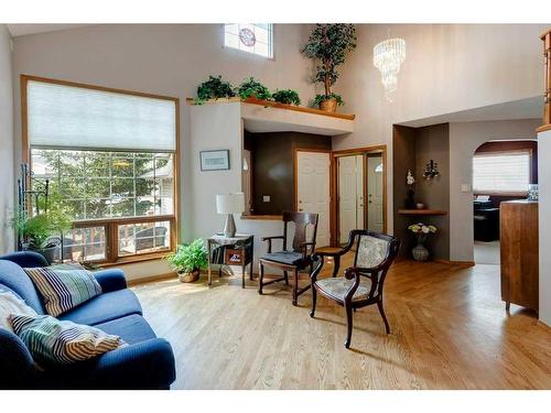 135 Hidden Circle Nw, Calgary, AB - Indoor Photo Showing Other Room