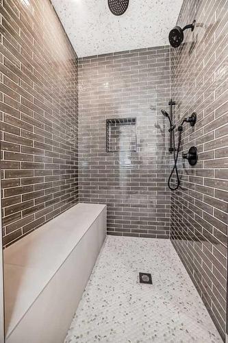 1933 43 Avenue Sw, Calgary, AB - Indoor Photo Showing Bathroom