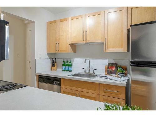 103-620 15 Avenue Sw, Calgary, AB - Indoor Photo Showing Kitchen