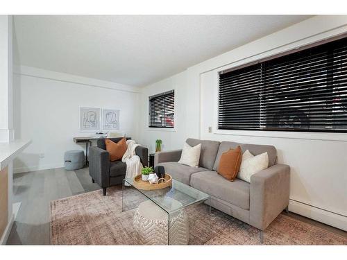 103-620 15 Avenue Sw, Calgary, AB - Indoor Photo Showing Living Room