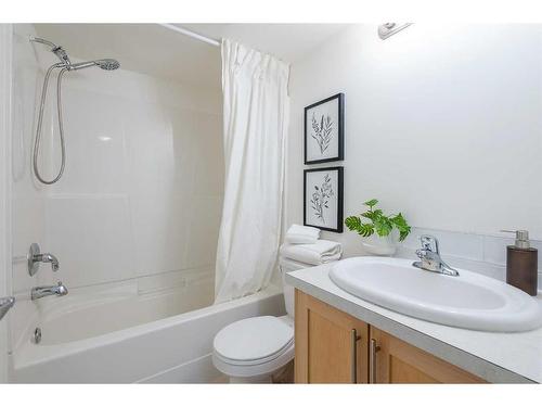 103-620 15 Avenue Sw, Calgary, AB - Indoor Photo Showing Bathroom