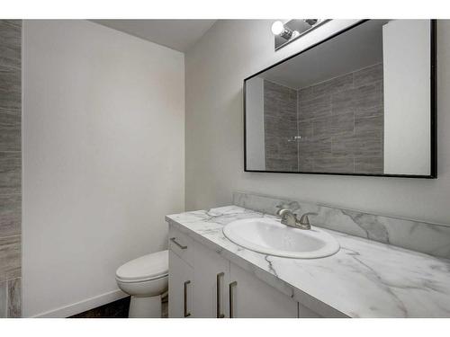 15 Shawglen Place Sw, Calgary, AB - Indoor Photo Showing Bathroom