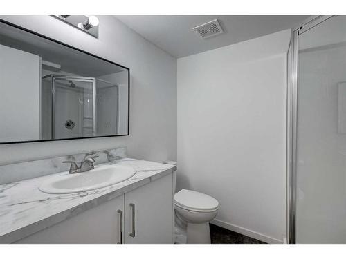15 Shawglen Place Sw, Calgary, AB - Indoor Photo Showing Bathroom