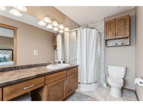 111 Sandringham Close Nw, Calgary, AB - Indoor Photo Showing Bathroom
