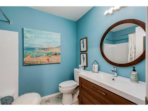 208 Cedargrove Court Sw, Calgary, AB - Indoor Photo Showing Bathroom
