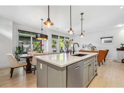 724 14A Street Se, Calgary, AB - Indoor Photo Showing Kitchen With Upgraded Kitchen