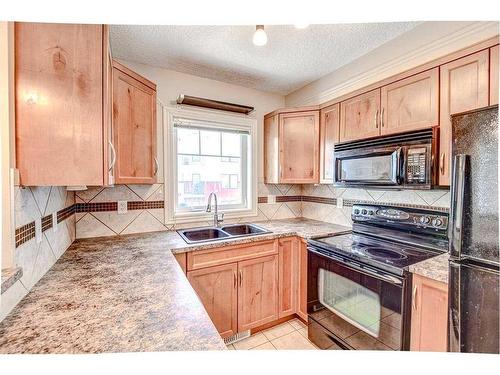 25 Royal Oak Plaza Nw, Calgary, AB - Indoor Photo Showing Kitchen With Double Sink