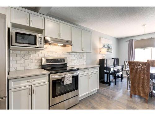 106 Cougar Plateau Way Sw, Calgary, AB - Indoor Photo Showing Kitchen