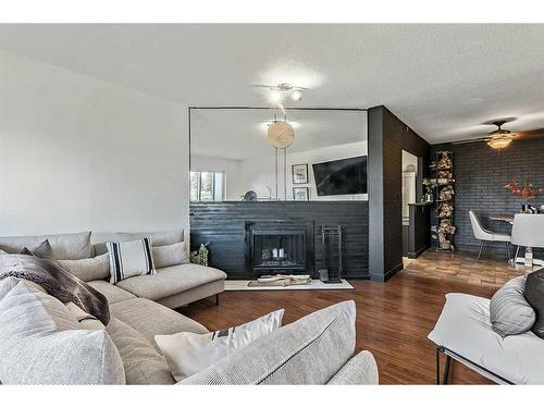 416-333 Garry Crescent Ne, Calgary, AB - Indoor Photo Showing Living Room With Fireplace