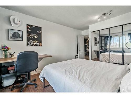 416-333 Garry Crescent Ne, Calgary, AB - Indoor Photo Showing Bedroom