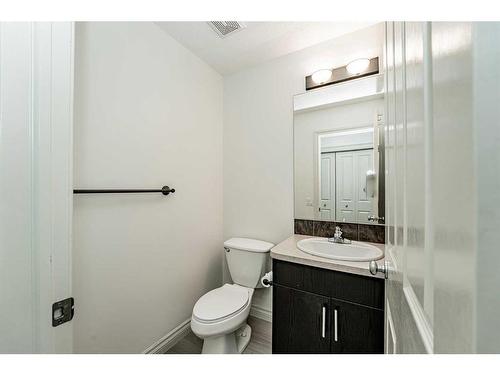 20 Auburn Bay Lane Se, Calgary, AB - Indoor Photo Showing Bathroom