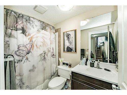20 Auburn Bay Lane Se, Calgary, AB - Indoor Photo Showing Bathroom