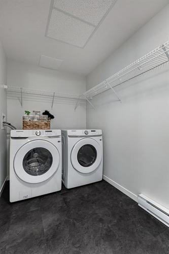 2108-33 Carringham Gate Nw, Calgary, AB - Indoor Photo Showing Laundry Room