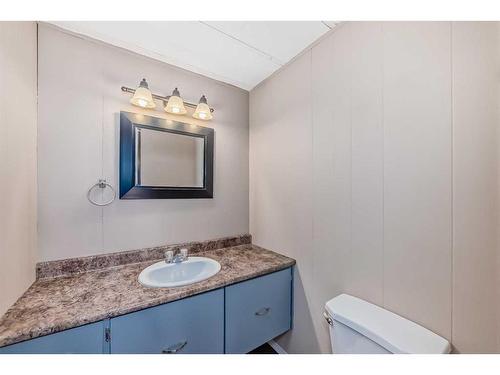220 Big Hill Circle Se, Airdrie, AB - Indoor Photo Showing Bathroom