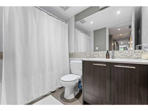 205-916 Memorial Drive Nw, Calgary, AB - Indoor Photo Showing Bathroom