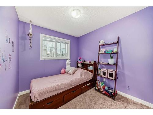 182 Pantego Lane Nw, Calgary, AB - Indoor Photo Showing Bedroom