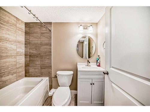 54 Auburn Glen Manor Se, Calgary, AB - Indoor Photo Showing Bathroom