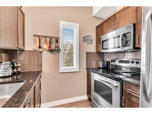 301-3950 46 Avenue Nw, Calgary, AB - Indoor Photo Showing Kitchen