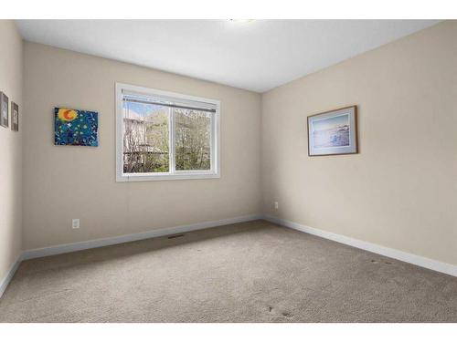10 Sage Valley Mews Nw, Calgary, AB - Indoor Photo Showing Other Room