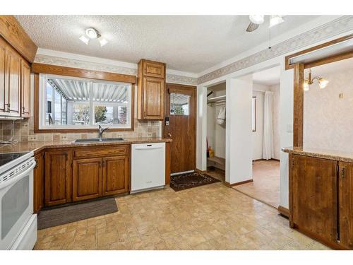 6920 5 Street Nw, Calgary, AB - Indoor Photo Showing Kitchen With Double Sink