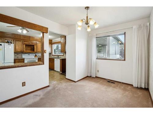 6920 5 Street Nw, Calgary, AB - Indoor Photo Showing Kitchen
