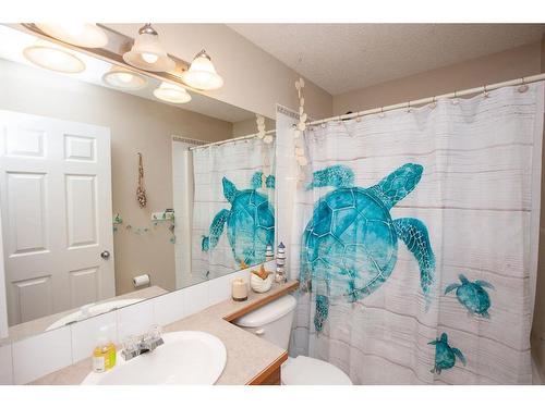 1747 High Country Drive Nw, High River, AB - Indoor Photo Showing Bathroom