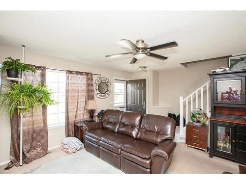 1747 High Country Drive Nw, High River, AB - Indoor Photo Showing Living Room