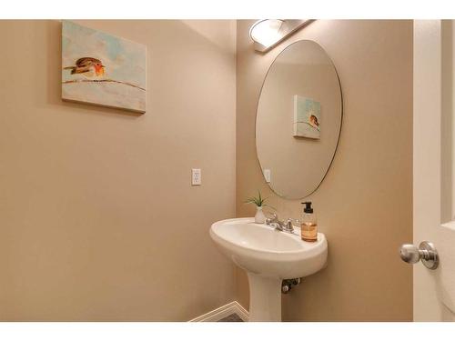 7 Weston Rise Sw, Calgary, AB - Indoor Photo Showing Bathroom