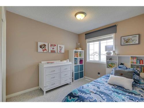 7 Weston Rise Sw, Calgary, AB - Indoor Photo Showing Bedroom