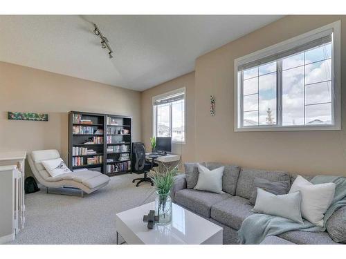 7 Weston Rise Sw, Calgary, AB - Indoor Photo Showing Living Room