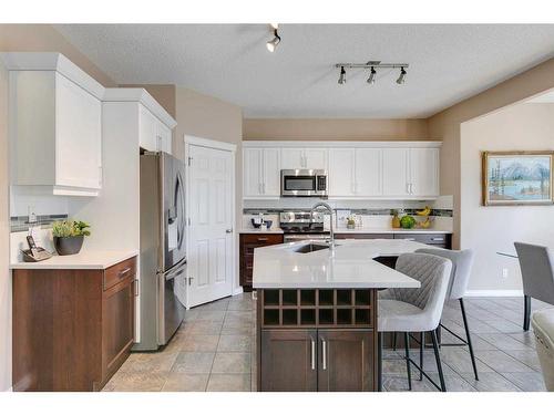 7 Weston Rise Sw, Calgary, AB - Indoor Photo Showing Kitchen With Upgraded Kitchen