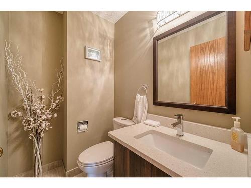 20 Edelweiss Drive Nw, Calgary, AB - Indoor Photo Showing Bathroom
