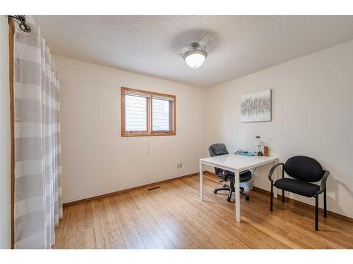 20 Edelweiss Drive Nw, Calgary, AB - Indoor Photo Showing Office