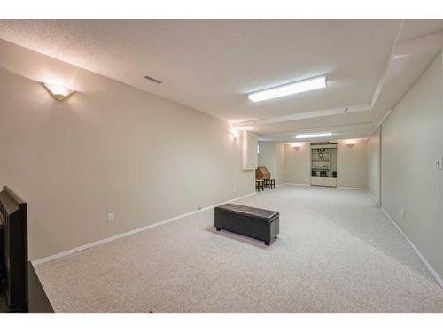 20 Edelweiss Drive Nw, Calgary, AB - Indoor Photo Showing Other Room