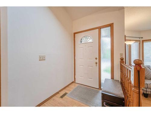 20 Edelweiss Drive Nw, Calgary, AB - Indoor Photo Showing Other Room
