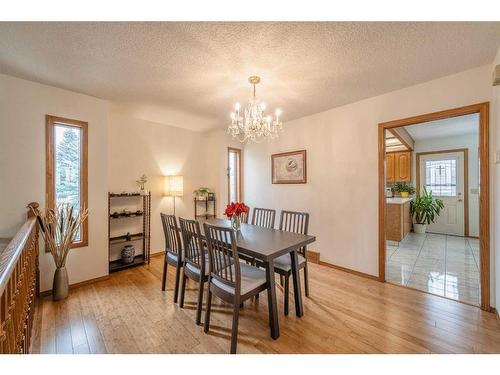 20 Edelweiss Drive Nw, Calgary, AB - Indoor Photo Showing Dining Room